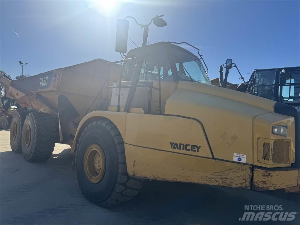CAT 745 Midjestyrd dumper