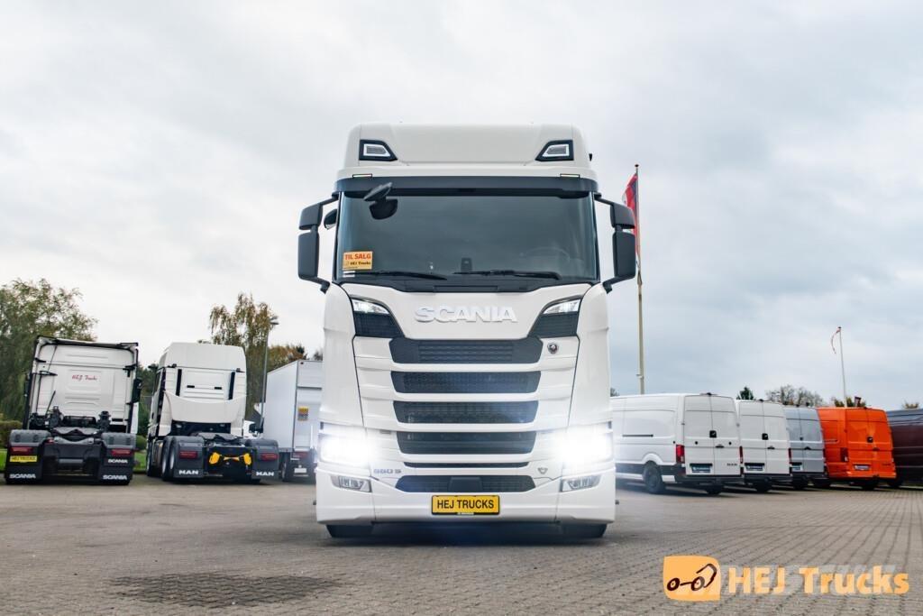 Scania S660 A6x2/4NB Dragbilar