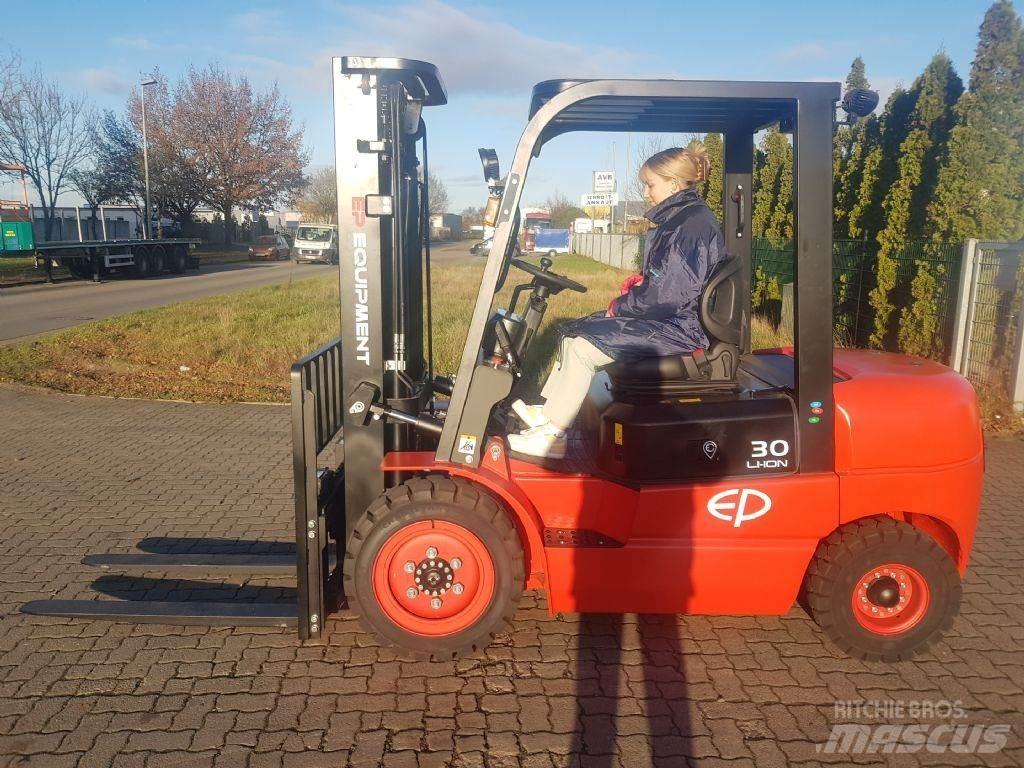 EP EFL302 Elmotviktstruckar