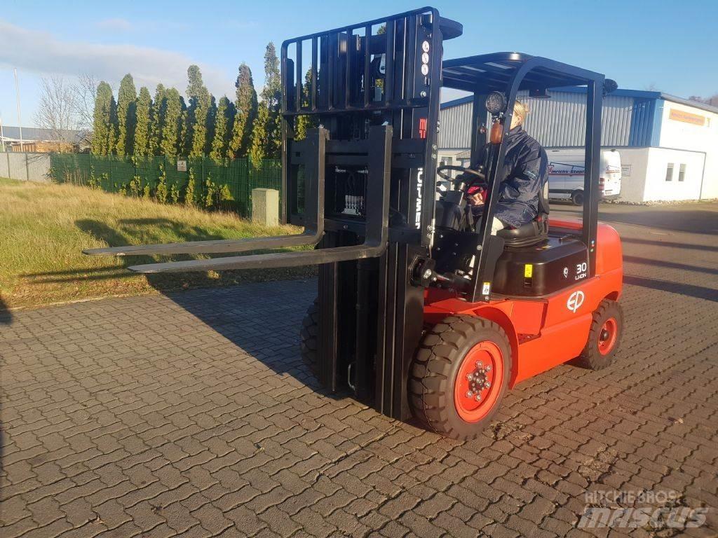 EP EFL302 Elmotviktstruckar