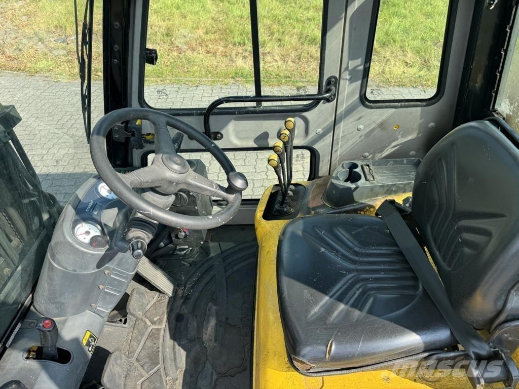 Hyundai 33D-7E Dieselmotviktstruckar