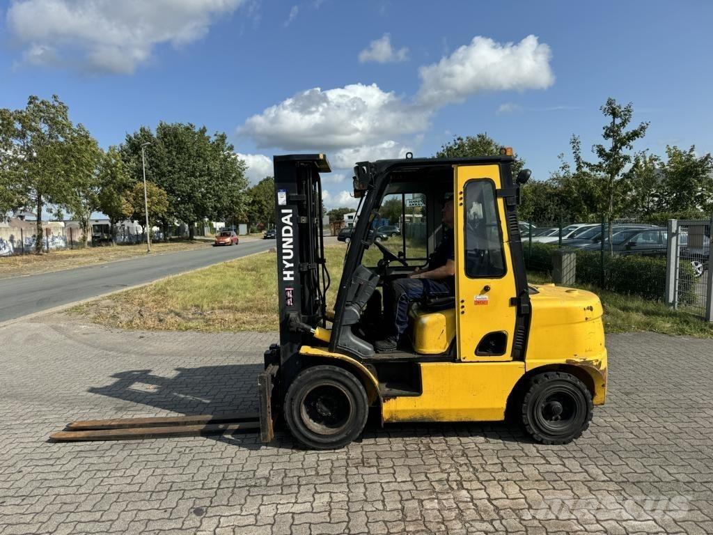 Hyundai 33D-7E Dieselmotviktstruckar