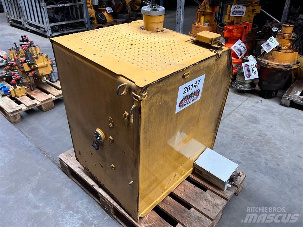 CAT 323D brændstoftank Övriga