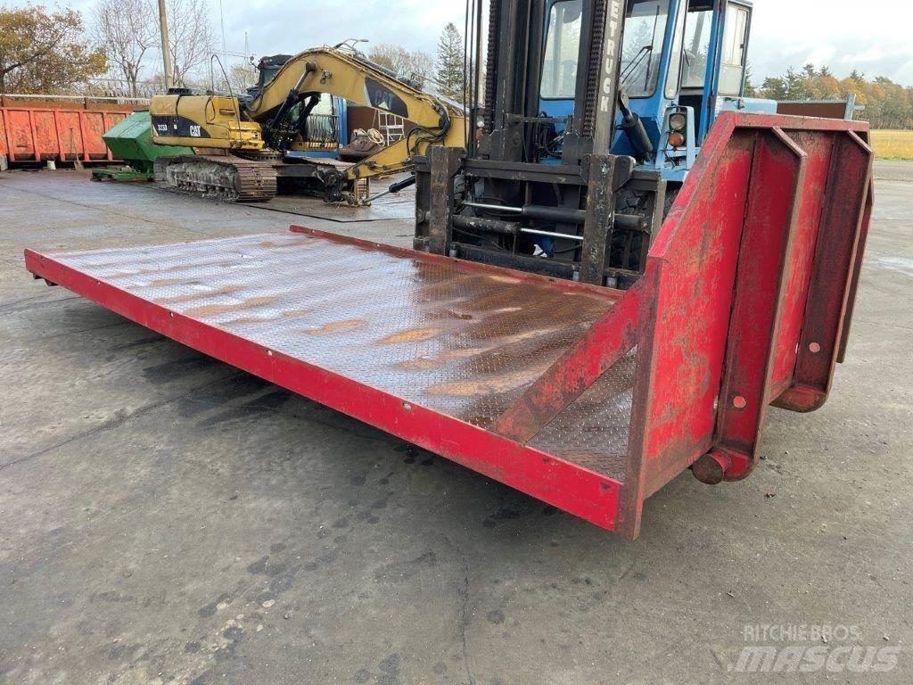  Maskintrailer med wirehejs Låg lastande semi trailer