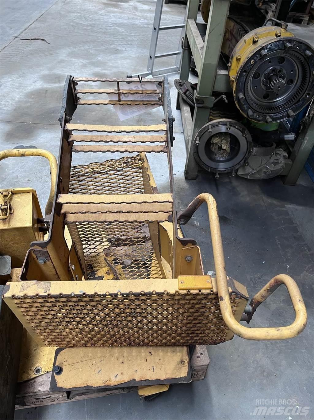  Trappe, Volvo L90E Övriga