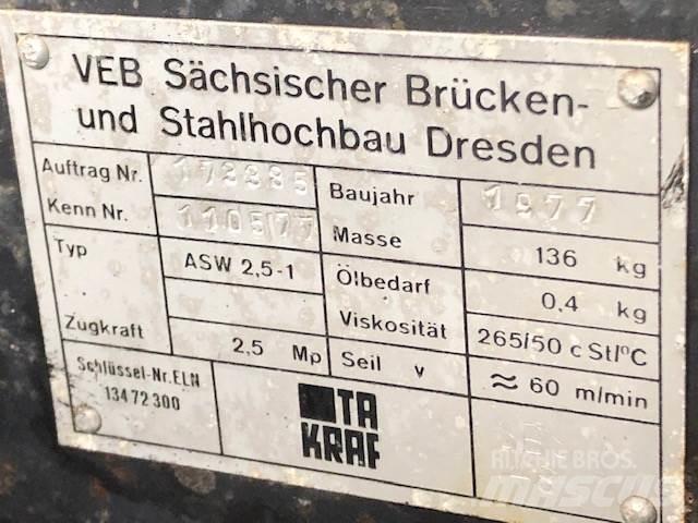 VEB spil - 2,5 T - 2 stk. Lyftblock, vinschar och materialhissar