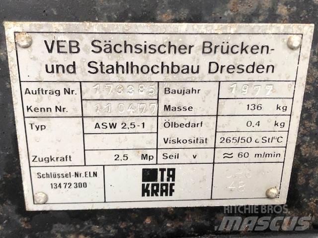 VEB spil - 2,5 T - 2 stk. Lyftblock, vinschar och materialhissar