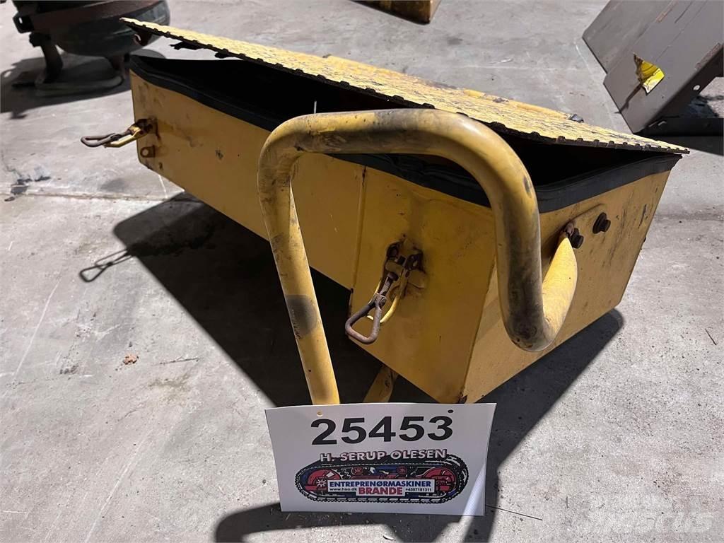 Volvo L120F værktøjskasse Övriga
