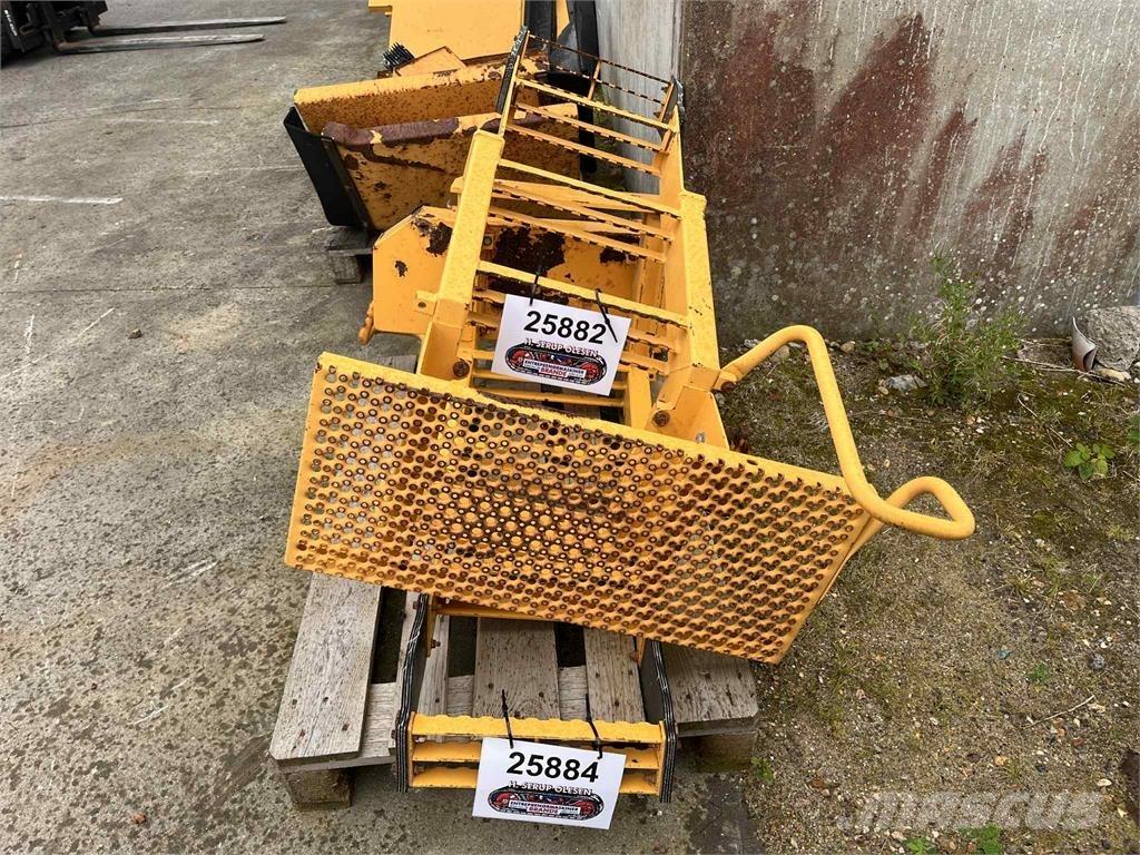 Volvo L220E trappe Övriga