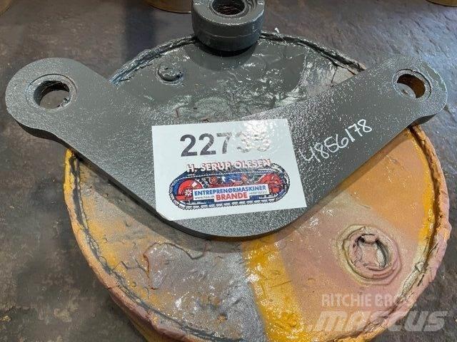 Volvo L90B Link Arm Övriga