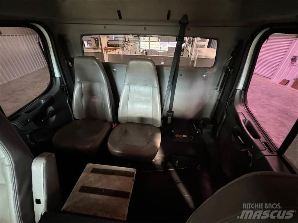 Freightliner 108SD Plogbilar