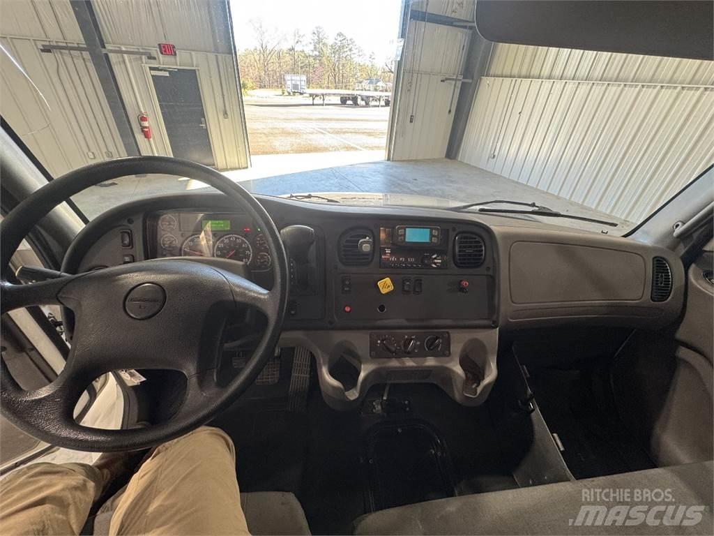 Freightliner M2 Skåpbilar