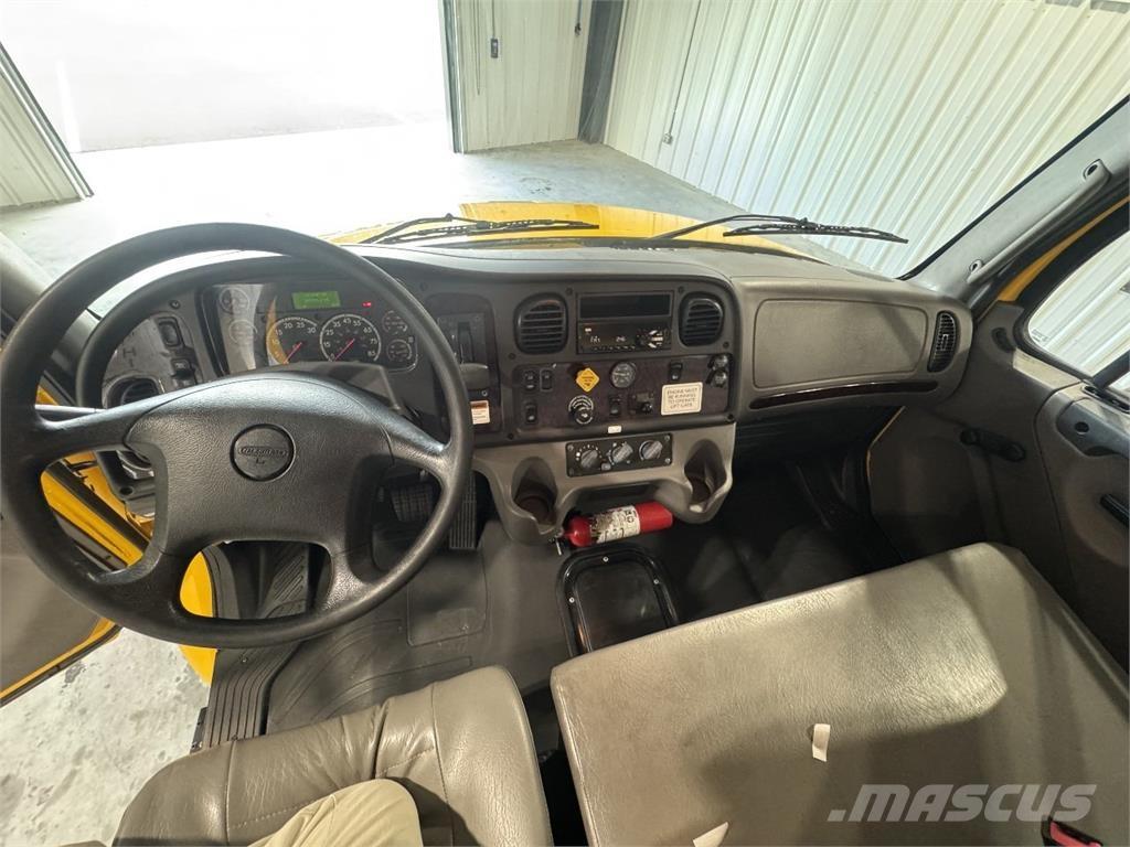 Freightliner M2 Skåpbilar