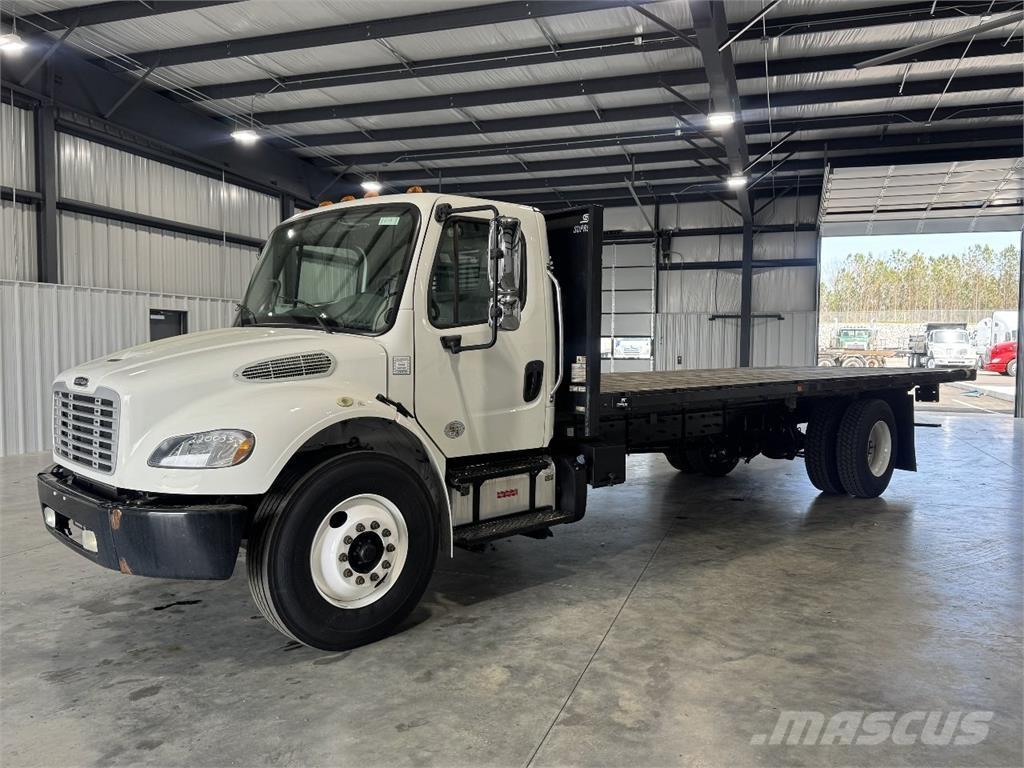 Freightliner M2 106 Flakbilar