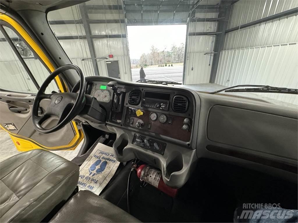 Freightliner M2106 Skåpbilar