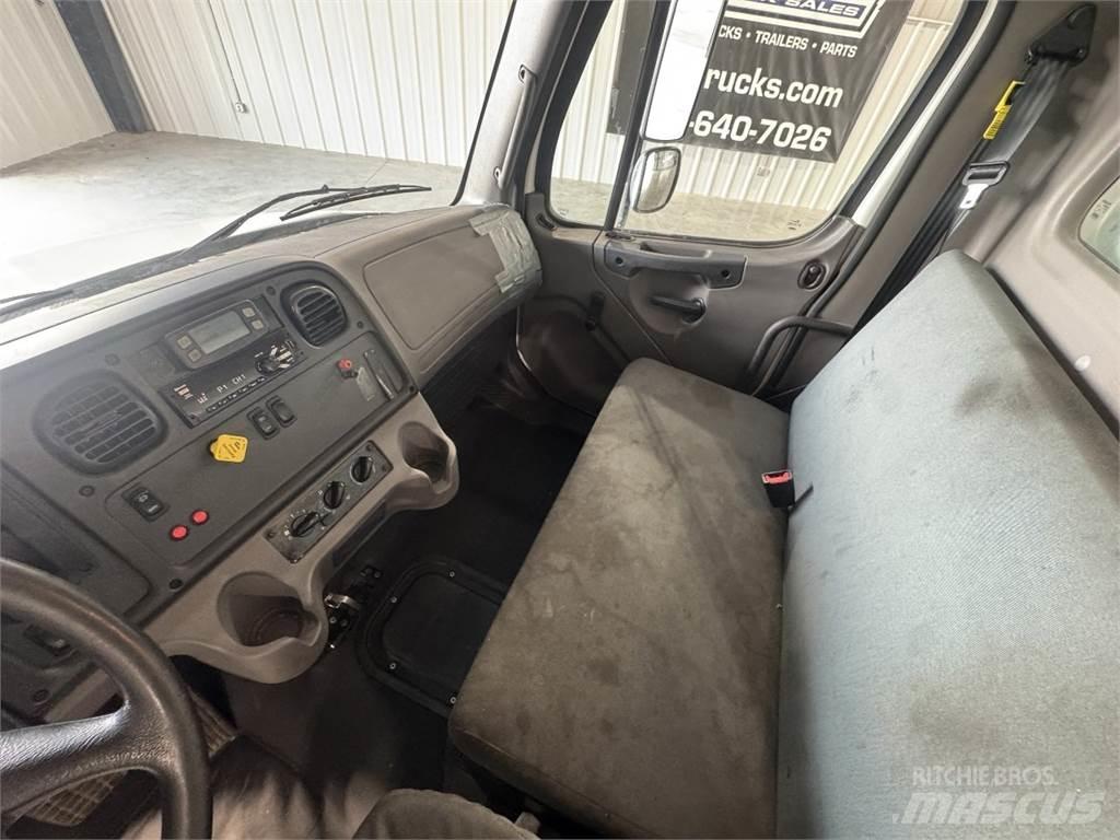 Freightliner M2106 Skåpbilar