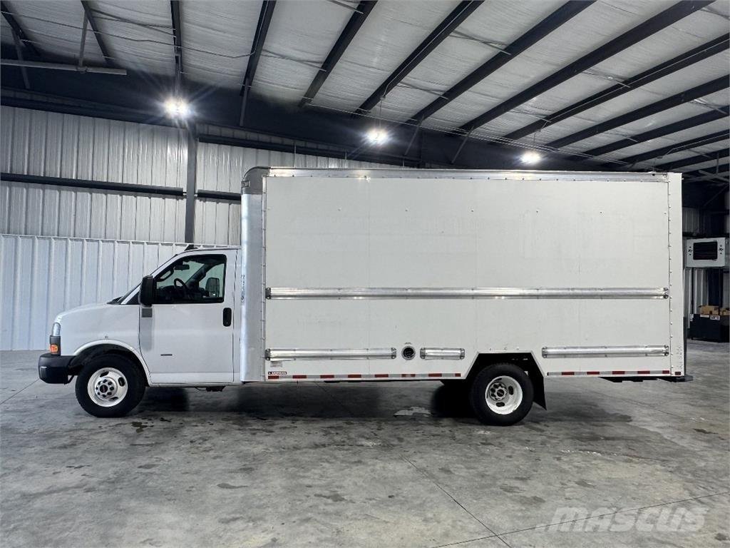GMC G33903 Skåpbilar