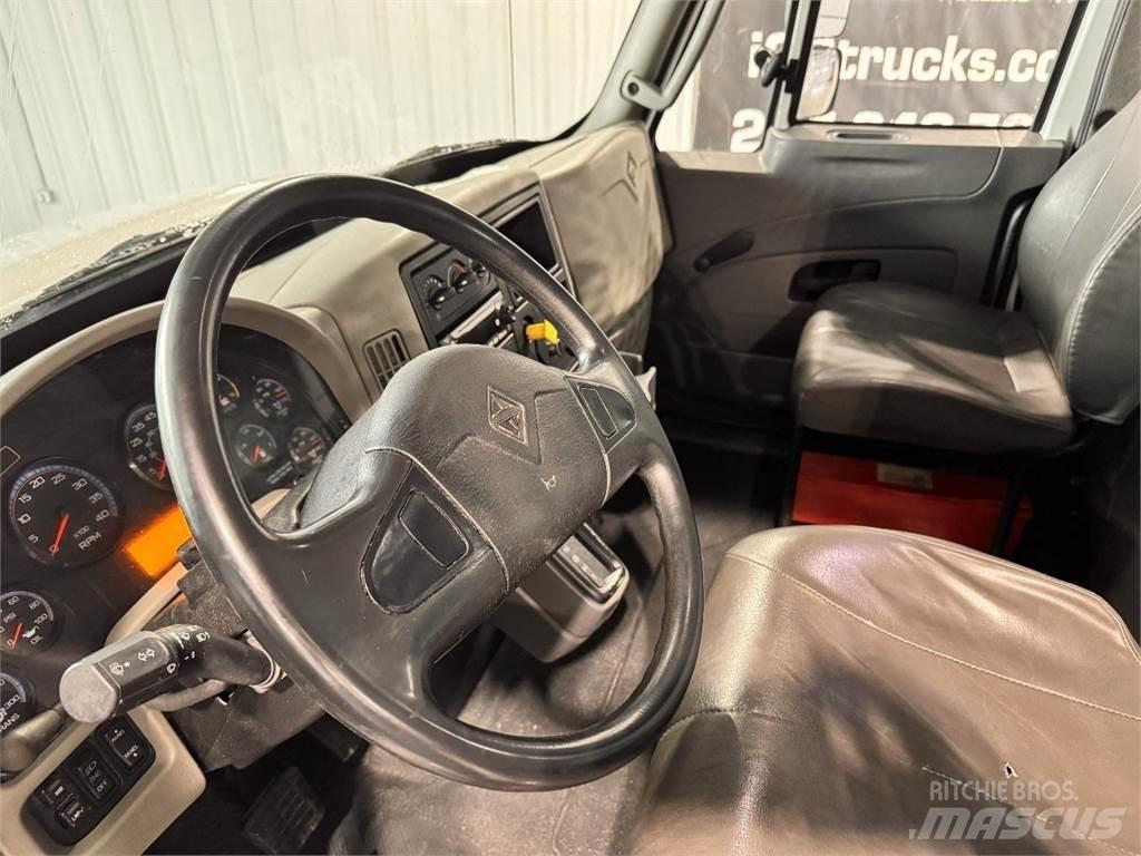 International 4300 Flakbilar