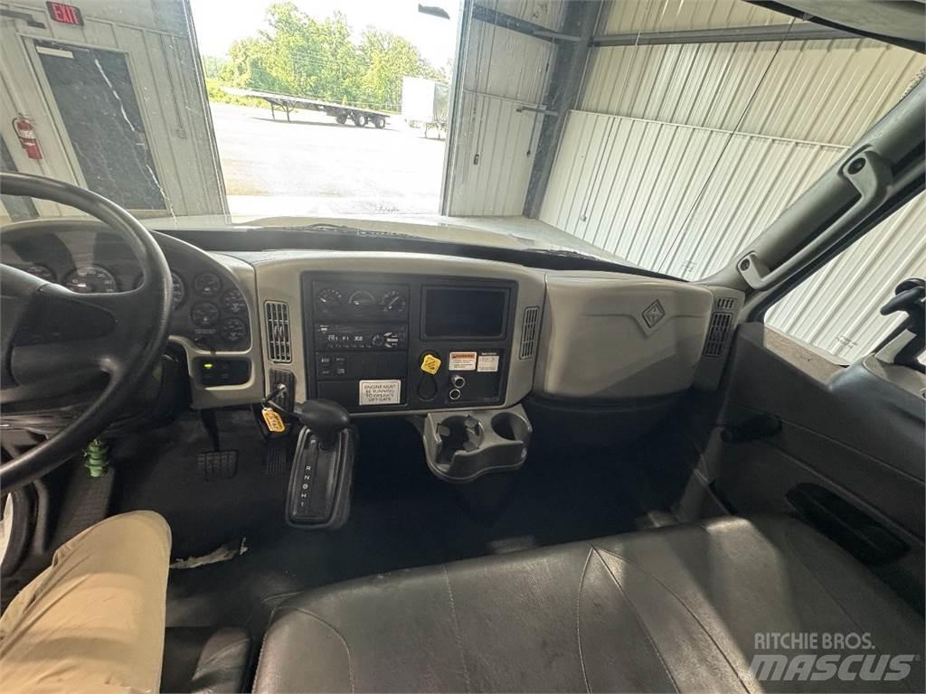 International 4300 Skåpbilar