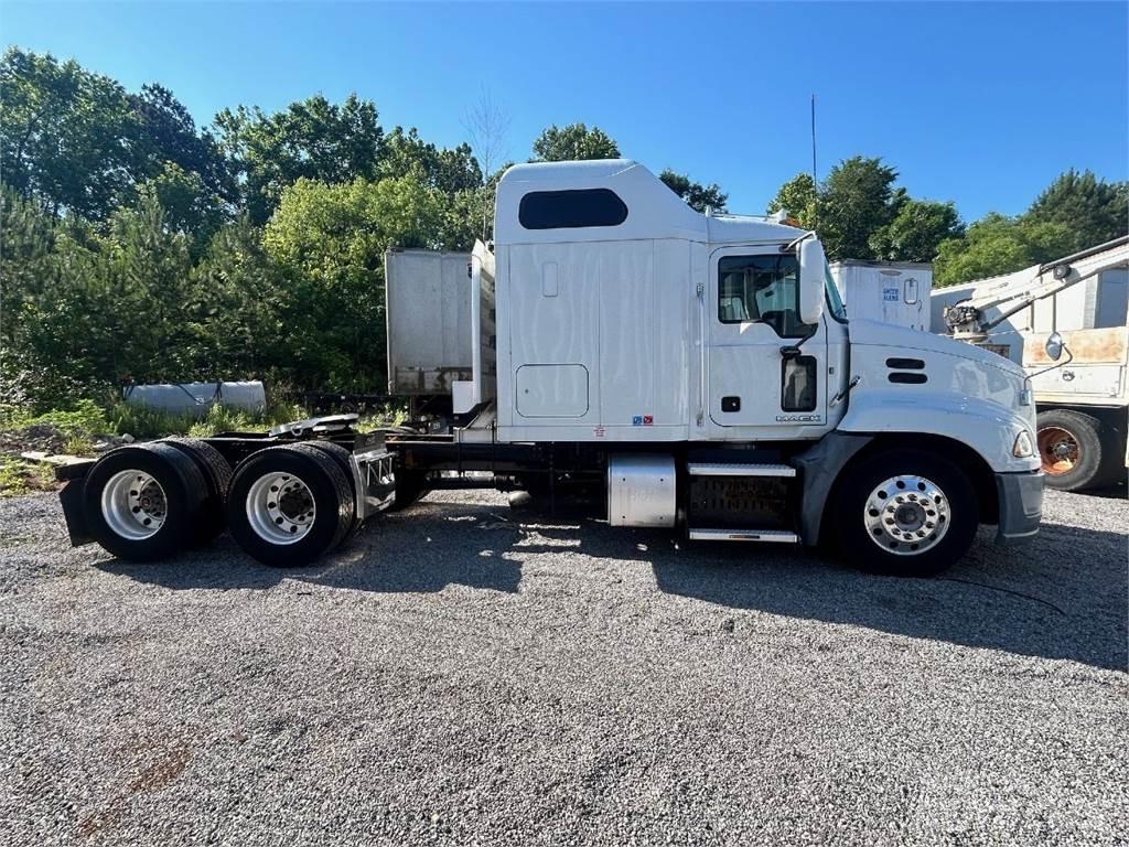 Mack CXU613 Dragbilar