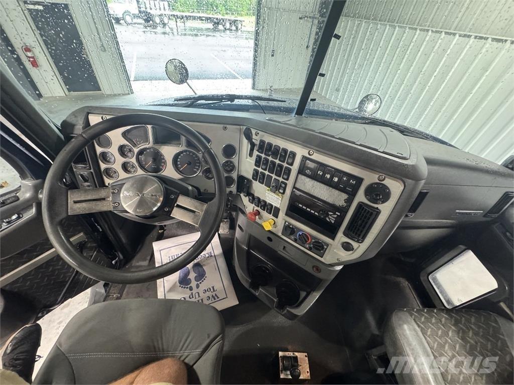 Mack CXU613 Dragbilar