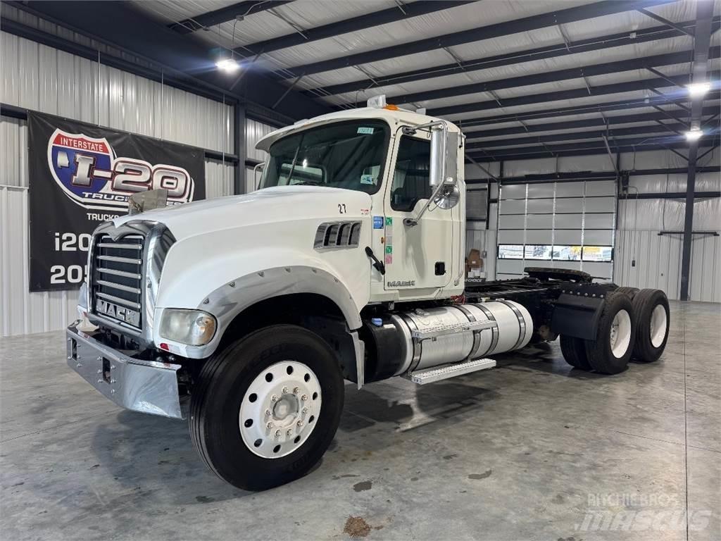 Mack GU713 Dragbilar
