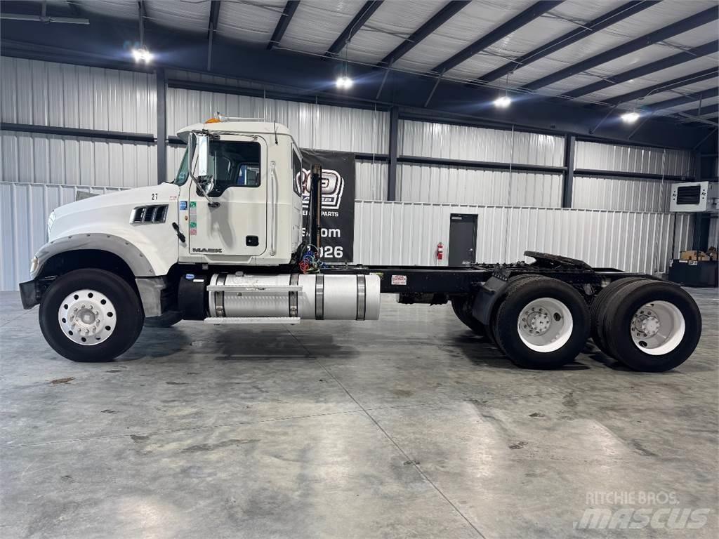 Mack GU713 Dragbilar