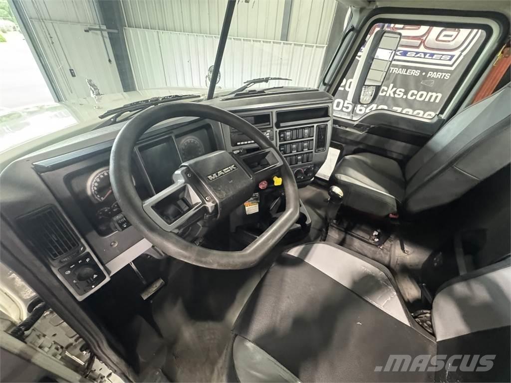 Mack Pinnacle Dragbilar