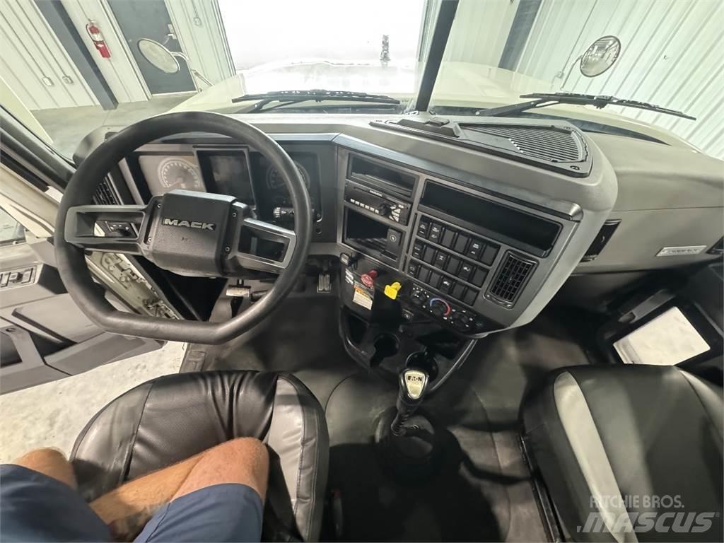 Mack Pinnacle Dragbilar