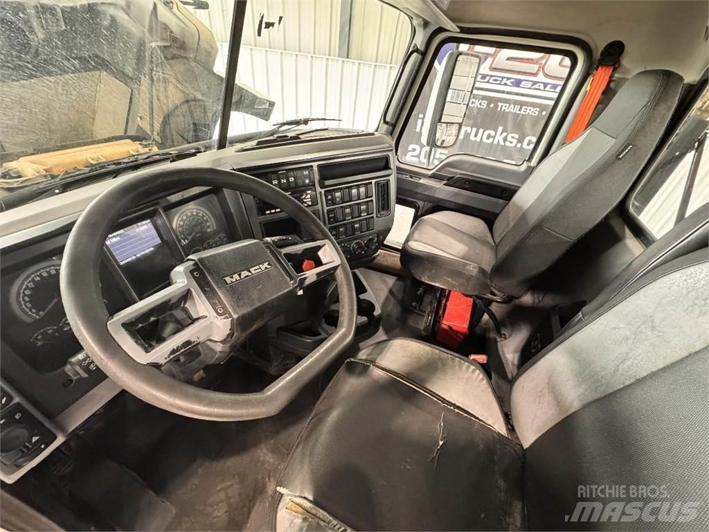 Mack Pinnacle Dragbilar
