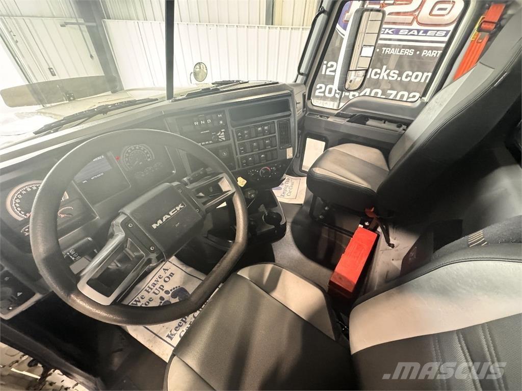 Mack Pinnacle Dragbilar
