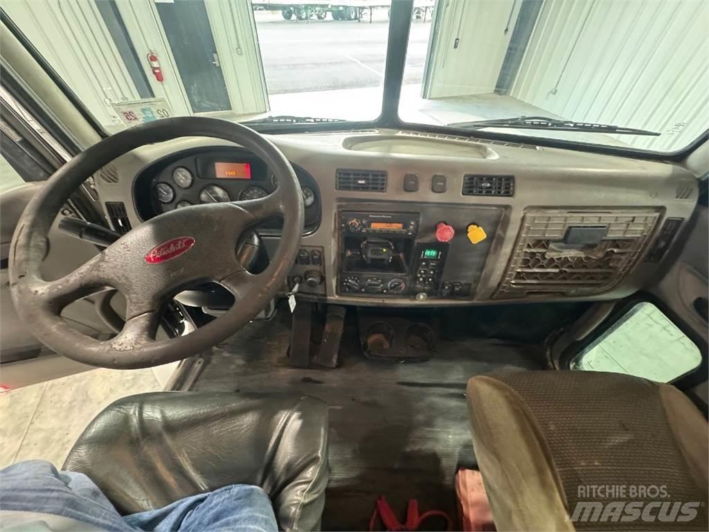 Peterbilt 330 Flakbilar