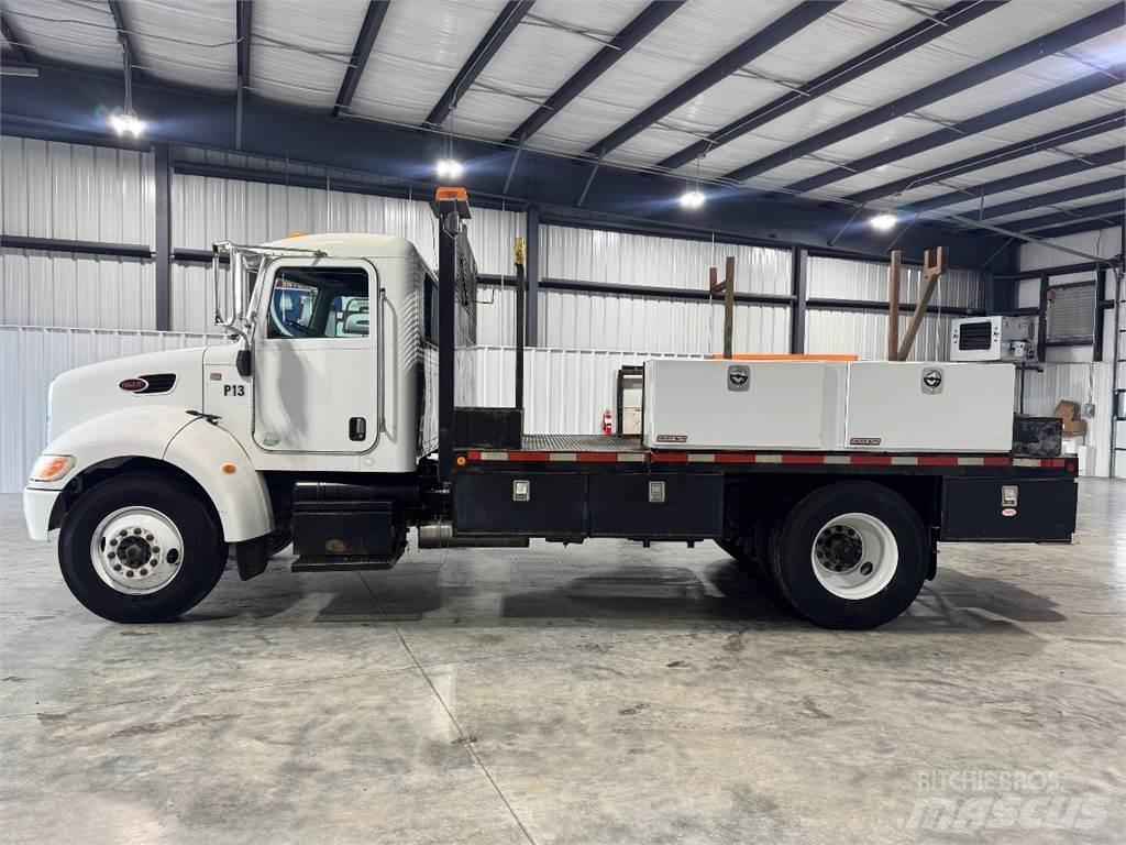 Peterbilt 330 Flakbilar