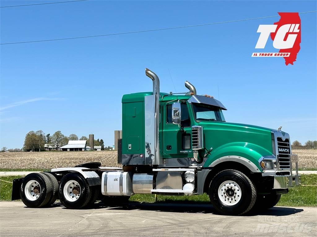 Mack Titan TD713 Dragbilar