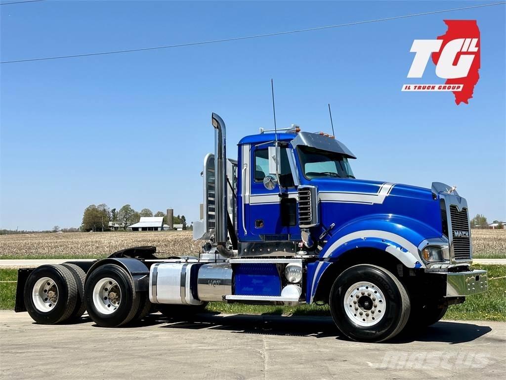 Mack Titan TD713 Dragbilar