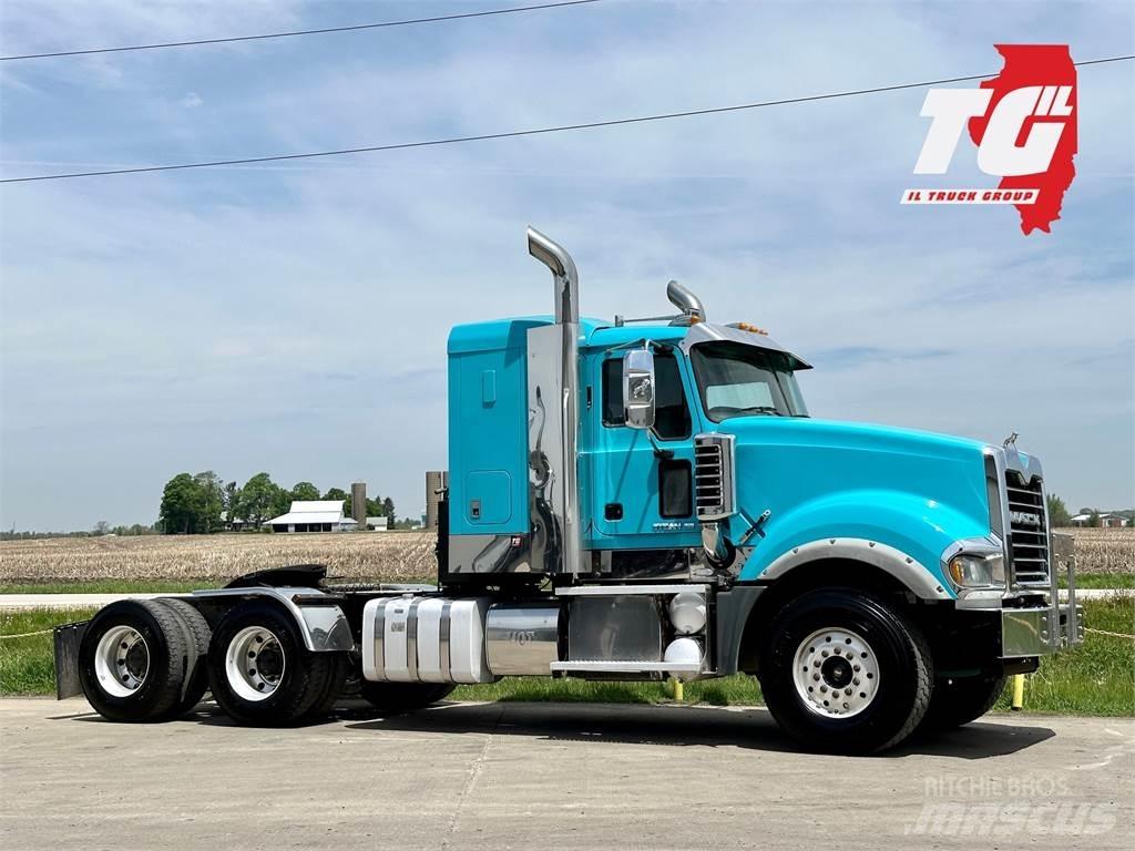 Mack Titan TD713 Dragbilar