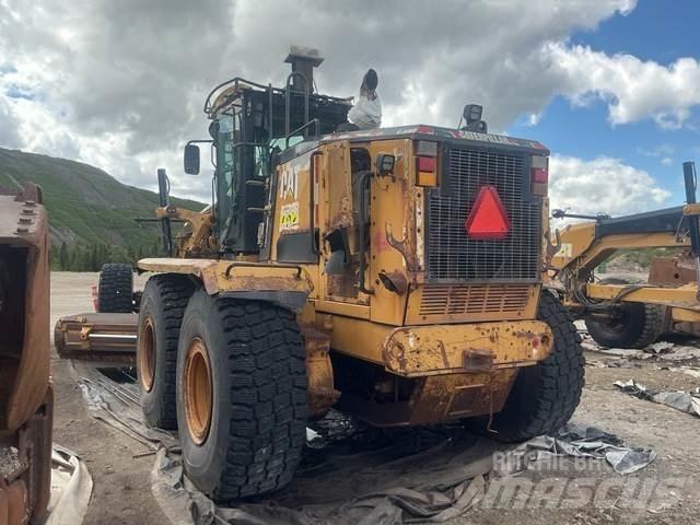 CAT 16M Väghyvlar