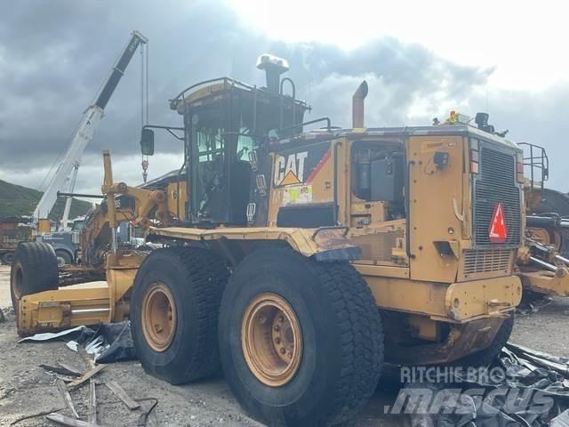 CAT 16M Väghyvlar