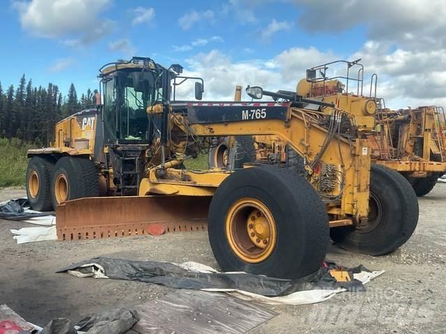 CAT 16M Väghyvlar