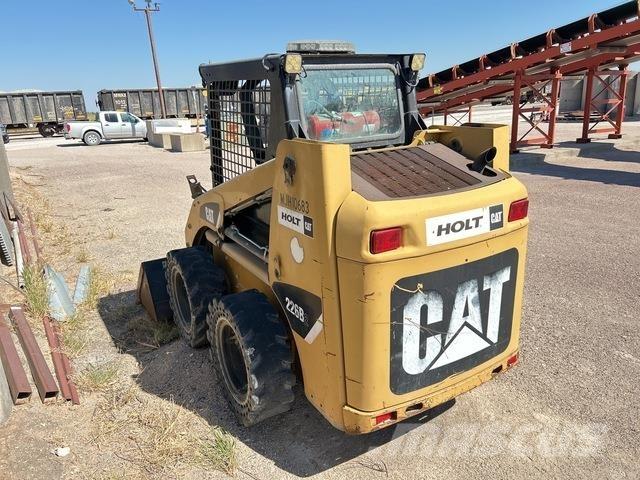 CAT 226B2 Kompaktlastare