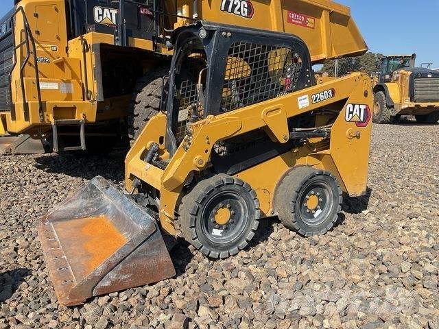 CAT 226D3 Kompaktlastare