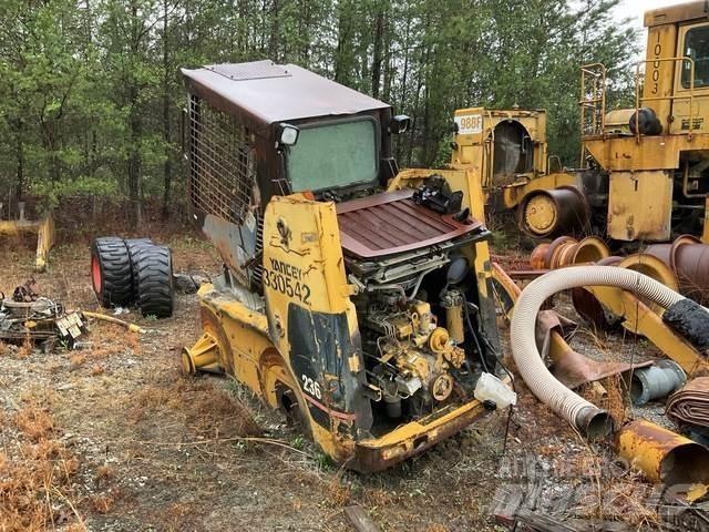 CAT 236 Kompaktlastare