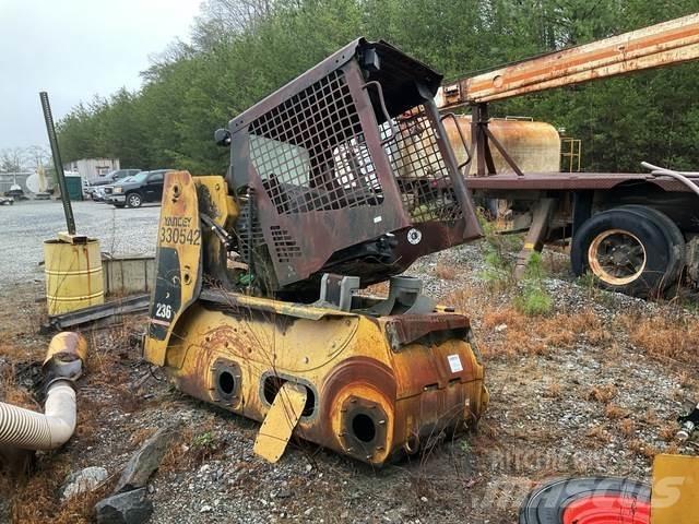 CAT 236 Kompaktlastare