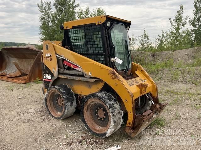 CAT 236B Kompaktlastare