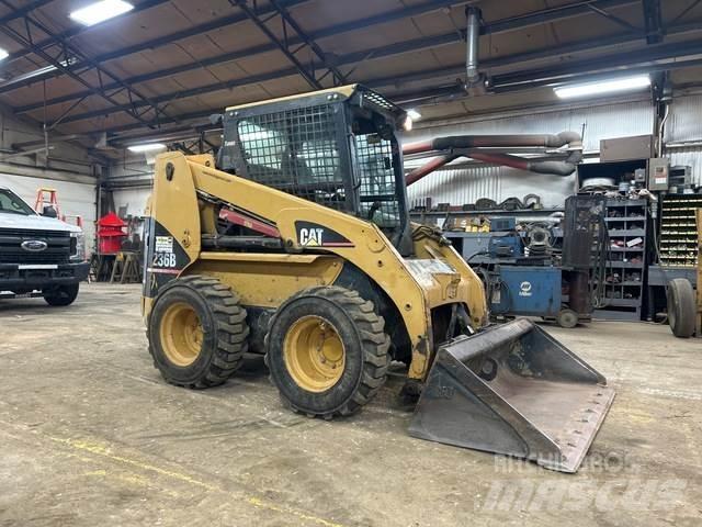 CAT 236B Kompaktlastare
