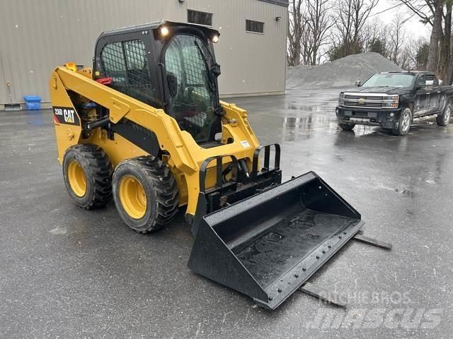CAT 236D Kompaktlastare