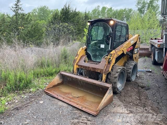 CAT 236D Kompaktlastare