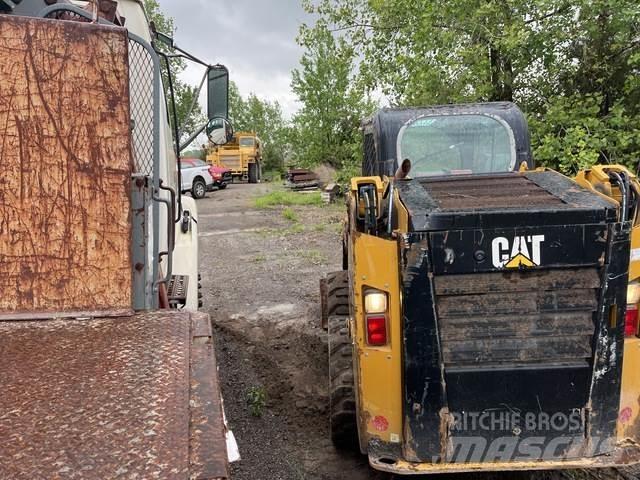 CAT 236D Kompaktlastare