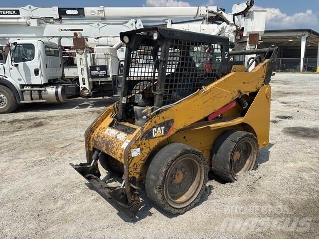 CAT 242B3 Kompaktlastare