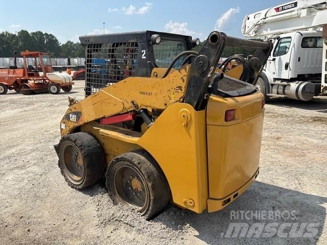 CAT 242B3 Kompaktlastare